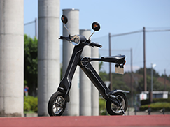 【ブレイズ スマートEV 試乗記】ママチャリ並みの軽さで簡単に折りたためる公道走行可能な100％電動バイク