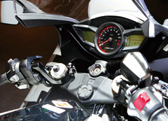 VFR1200F メーター