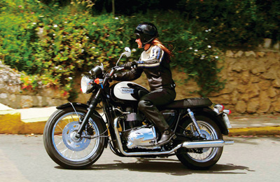 トライアンフ ボンネビル T100