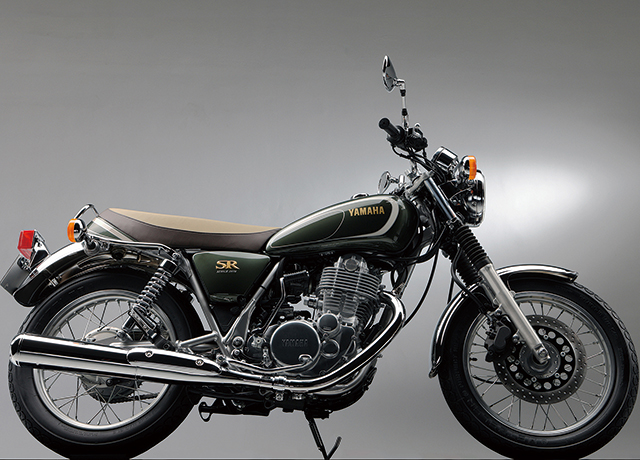 しかしなが SR400（キャブ車） スムースシート（Face-3） ガレージT＆F：バイク用品・パーツのゼロカスタム ・シートイ -  shineray.com.br