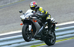 YAMAHA YZF-R1(2004)