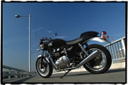 TRIUMPH THRUXTON900
