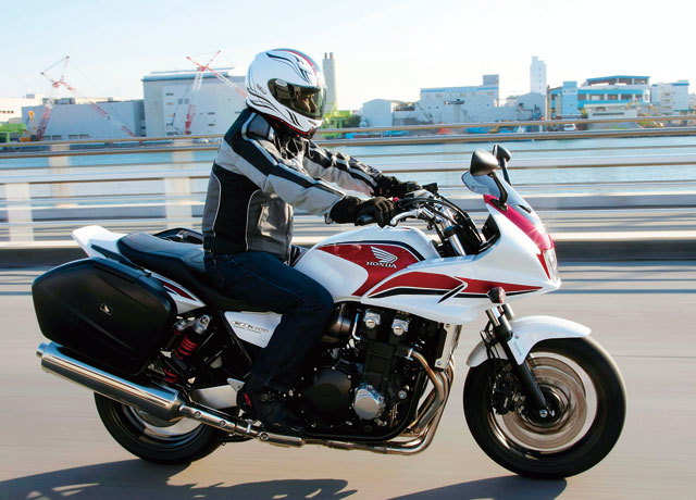 ホンダ CB1300 スーパーツーリング 試乗レポート | 新車・中古バイク