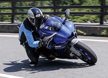 }n YZF-R1