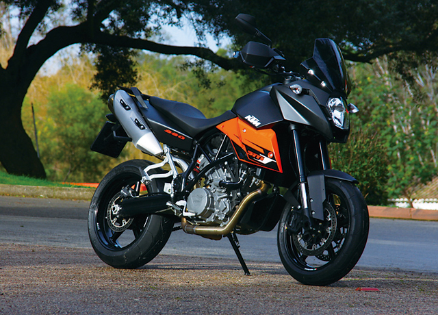 KTM 900スーパーモト R/T 試乗レポート| 新車・中古バイク検索サイト GooBike.com