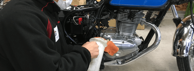 バイクのエンジンオイル交換を自分でやるには